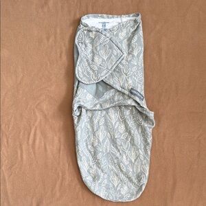 SwaddleMe Gray and White Leaf Pattern Swaddle